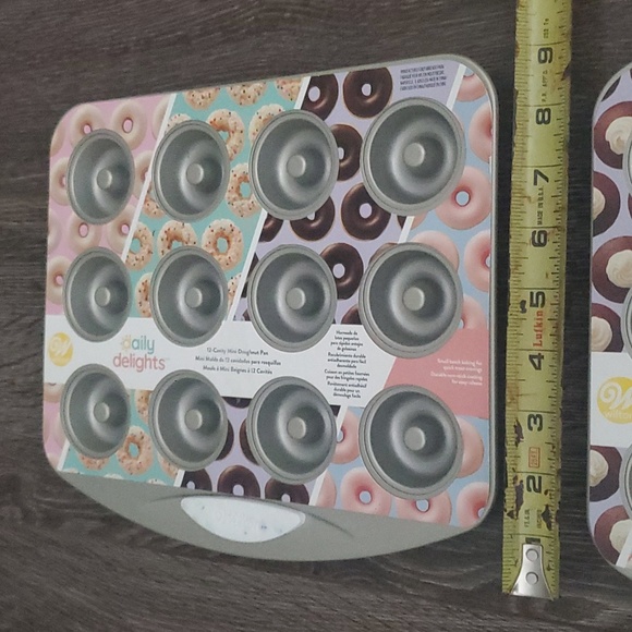 Wilton Daily Delights Mini Pans - Mini Doughnuts and Mini Round moulds - Baking - Picture 11 of 11